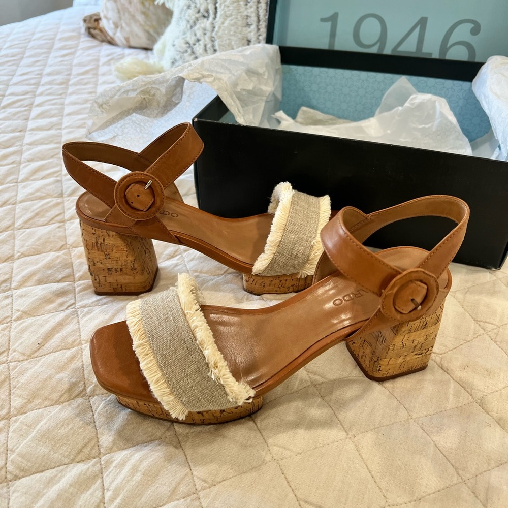 Super Cute Bernardo Platform Sandals